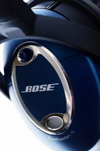 Bose Headphones Logo (360x640) Resolution Wallpaper