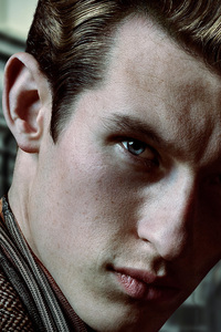 Callum Turner As Theseus Scamander In Fantastic Beasts The Crimes Of Grindlewald Movie (240x400) Resolution Wallpaper