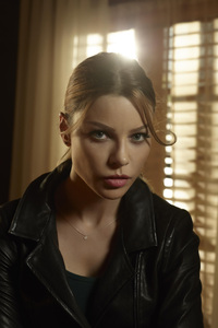 Chloe Decker As Lauren German In Lucifer (1125x2436) Resolution Wallpaper