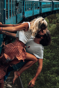 Couple Kissing Train 4k