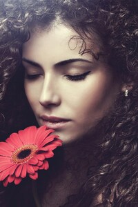 Curly Hairs Model (480x800) Resolution Wallpaper