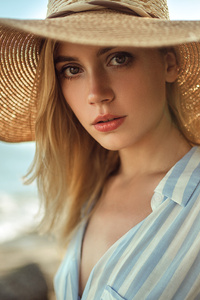 Cute Beautiful Girl With Hat (320x568) Resolution Wallpaper