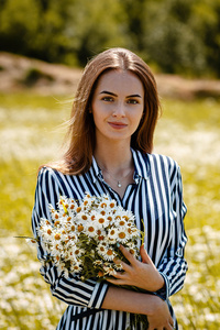 540x960 Cute Girl With Flowers In Hand
