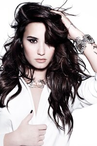 540x960 Demi Lovato 3