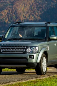 Discovery Land Rover (320x480) Resolution Wallpaper