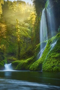 Dreamy Waterfall (240x320) Resolution Wallpaper