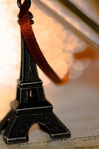 Eiffel Tower (1125x2436) Resolution Wallpaper