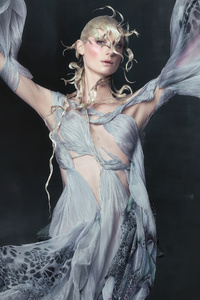Elizabeth Debicki Vogue Magazine May 2024 (1080x1920) Resolution Wallpaper