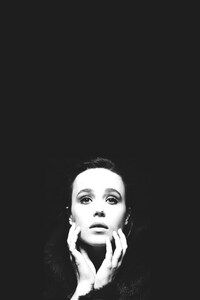 1125x2436 Ellen Page Monochrome
