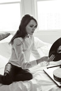 Ellen Page (1440x2960) Resolution Wallpaper