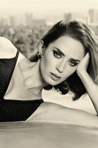 Emily Blunt Black And White (360x640) Resolution Wallpaper