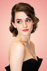 Emma Watson Cutie (320x568) Resolution Wallpaper