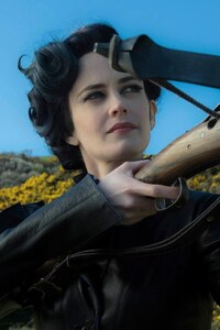 Eva Green In Miss Peregrines Home For Peculiar Children (320x568) Resolution Wallpaper