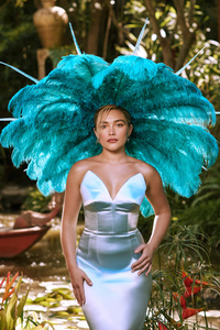 Florence Pugh Who What Wear 2025 (320x568) Resolution Wallpaper