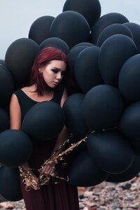640x1136 Girl With Black Ballons