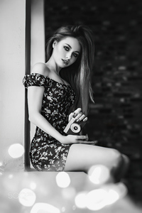 640x960 Girl With Cmaera In Hand Monochrome Photography