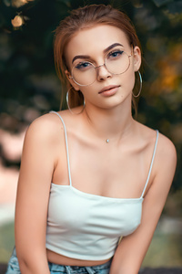 Girl With Glasses 4k