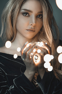 Girl With Lights In Hands (640x1136) Resolution Wallpaper