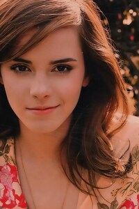 Gorgeous Emma Watson (480x854) Resolution Wallpaper