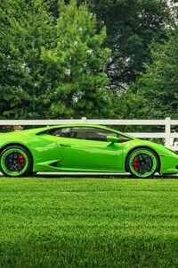 Green Lamborghini Huracan (320x568) Resolution Wallpaper