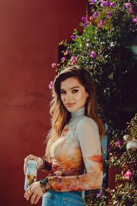 Hailee Steinfeld Angel Margarita 2025 (1125x2436) Resolution Wallpaper