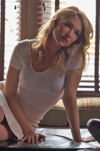 Haley Bennett As Megan (640x960) Resolution Wallpaper