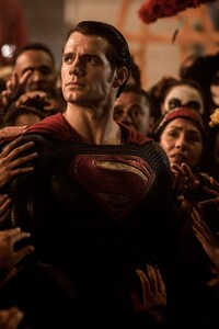320x568 Henry Cavill In Batman Vs Superman