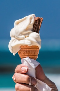 320x568 Ice Cream Cone Scoop