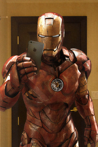 Iron Man Selfie Time (240x320) Resolution Wallpaper