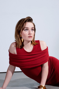 Kaitlyn Dever For Elle Usa 2025 (2160x3840) Resolution Wallpaper