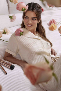 Kendall Jenner 8k (640x960) Resolution Wallpaper