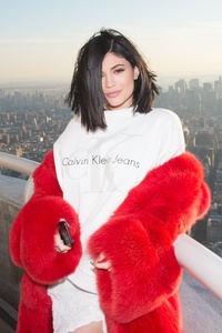Kylie Jenner In New York (320x568) Resolution Wallpaper