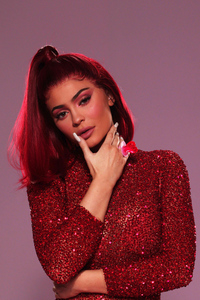 Kylie Jenner New 2019 (640x1136) Resolution Wallpaper