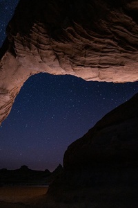 Large Rock Formation With Sky Full Of Stars (640x1136) Resolution Wallpaper