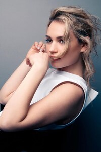 480x800 Lily James 2
