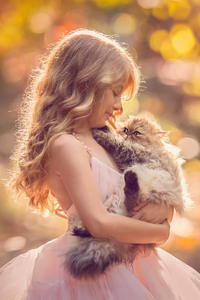 640x960 Little Girl With Cat