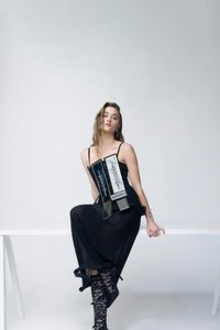 Lizzy Greene 2025 (320x568) Resolution Wallpaper