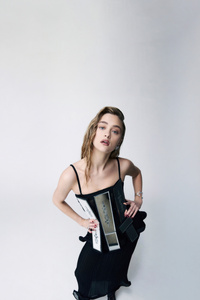 Lizzy Greene For Schon Magazine 2025 (320x568) Resolution Wallpaper