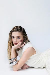 Lizzy Greene Schon Magazine 2025 (320x568) Resolution Wallpaper