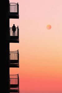 480x800 Man Standing In Balcony Silhouette