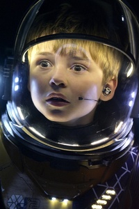 Max Jenkins In Lost In Space (640x1136) Resolution Wallpaper