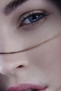 Megan Fox Blue Eyes (1125x2436) Resolution Wallpaper