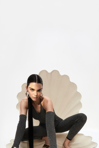 Model Kendall Jenner 2024 (720x1280) Resolution Wallpaper