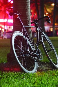 Night Park Street Bike (480x800) Resolution Wallpaper