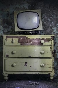 Old Vintage TV (360x640) Resolution Wallpaper