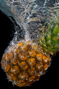 640x1136 Pineapple Water Splash 5k