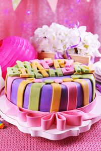 320x480 Pink Birthday Cake