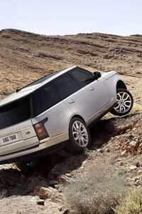 Range Rover Offroading 2 (1080x2280) Resolution Wallpaper