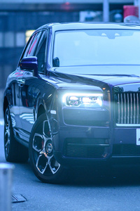 750x1334 Rolls Royce In City 5k