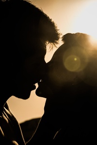 1242x2688 Romantic Couple Kiss 4k
